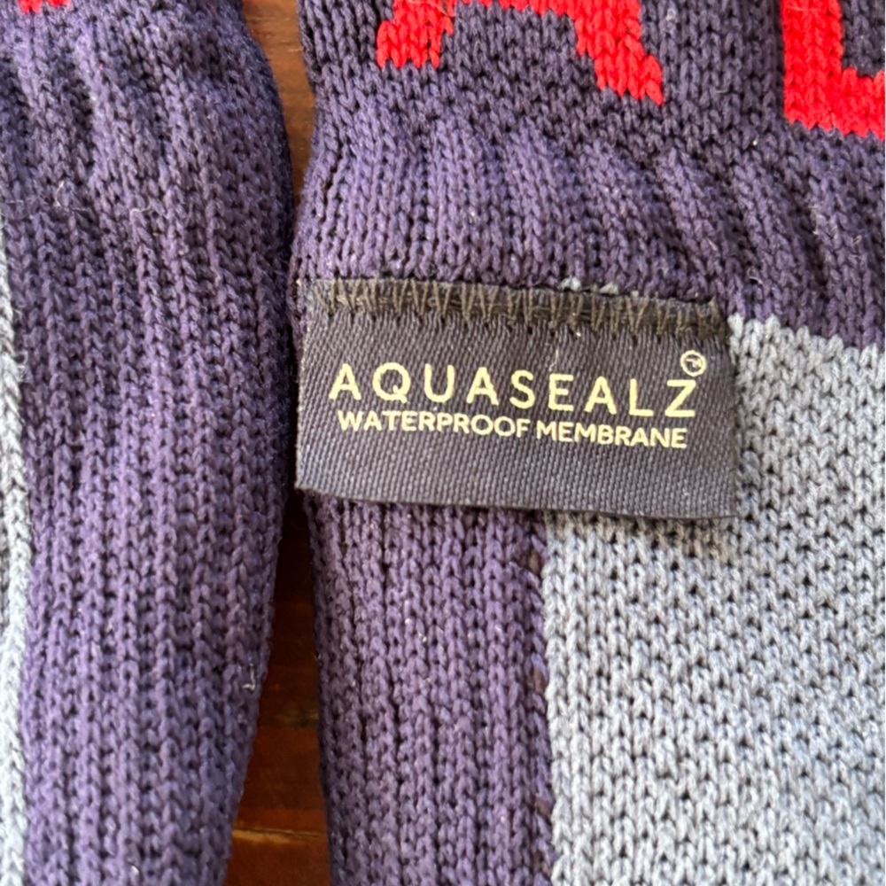 Sealskinz waterproof socks women’s small fits 7-9